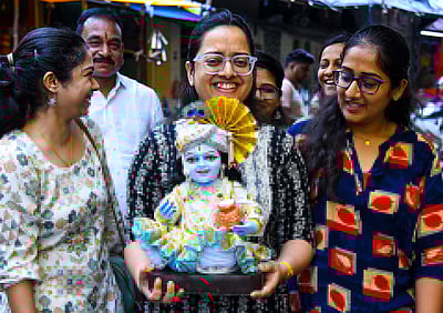 களை கட்டிய கிருஷ்ண ஜெயந்தி கொண்டாட்டம்  - புகைப்படங்கள்